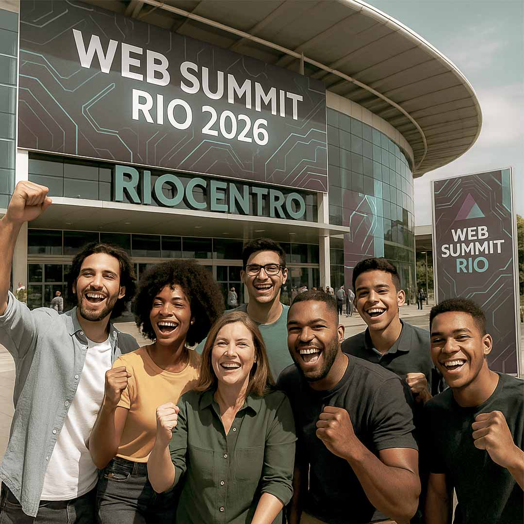 Jovens e adultos de diferentes etnias em frente ao Riocentro com banners do Web Summit Rio 2026, iluminados por luz natural, transmitindo inovação, diversidade e conexão global em um ambiente tecnológico e futurista.